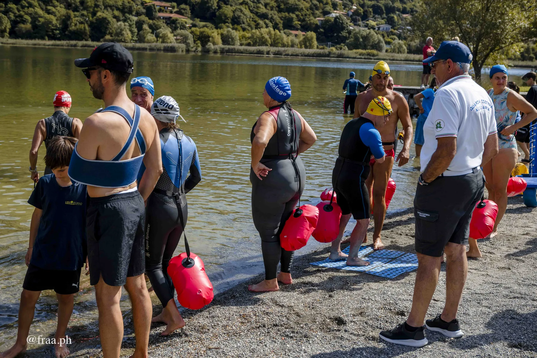 Nuoto inclusivo nelle acque del Lago del Segrino al Lido del Segrino