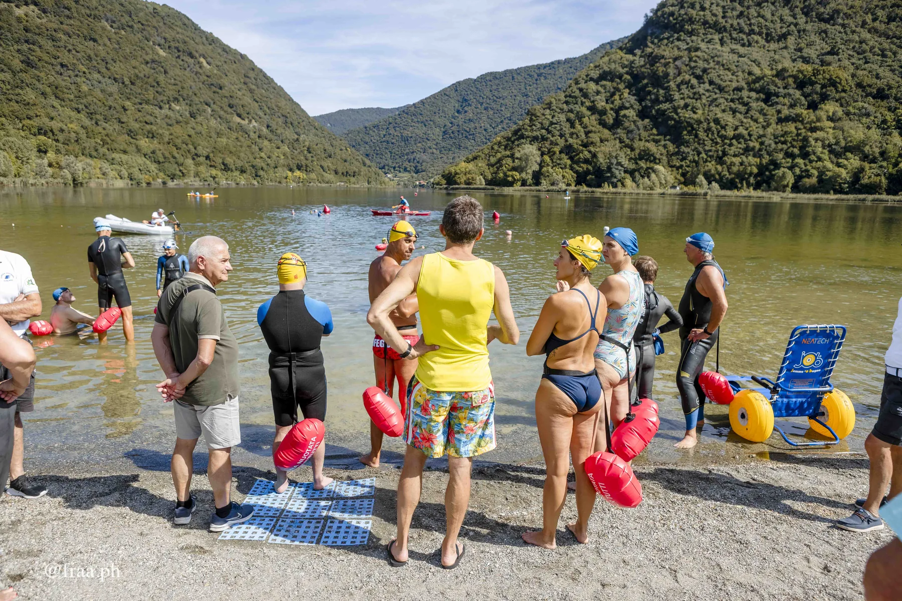 Nuoto inclusivo nelle acque del Lago del Segrino al Lido del Segrino