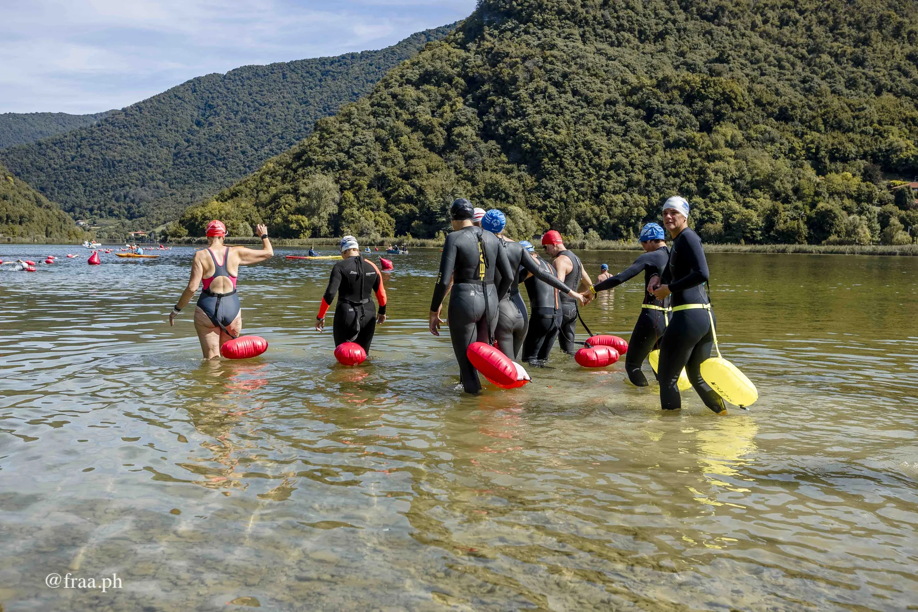 Nuoto inclusivo nelle acque del Lago del Segrino al Lido del Segrino
